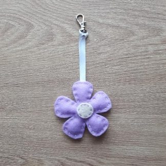 Lilac daisy keyring