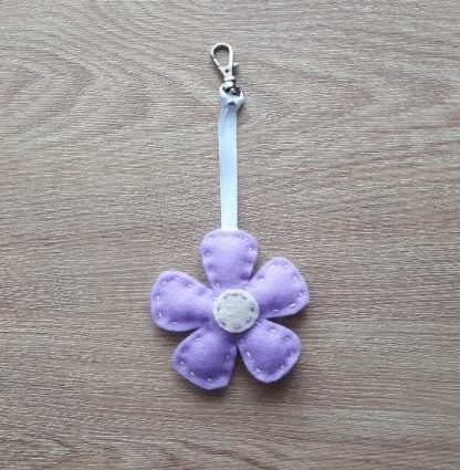 Lilac daisy keyring